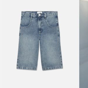 NWT Frame The Skater Short in Irvington
Light wash denim shorts